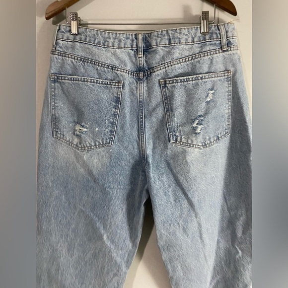 No Boundaries - Light wash distressed Jean pants - Picture 10 of 11